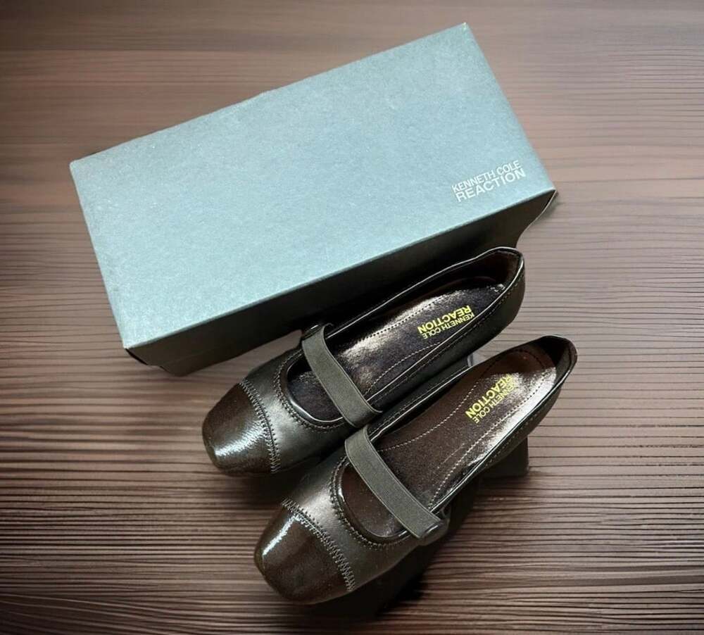 Kenneth Cole Reaction Wave Heart Mary Jane Size 4 Chocolate